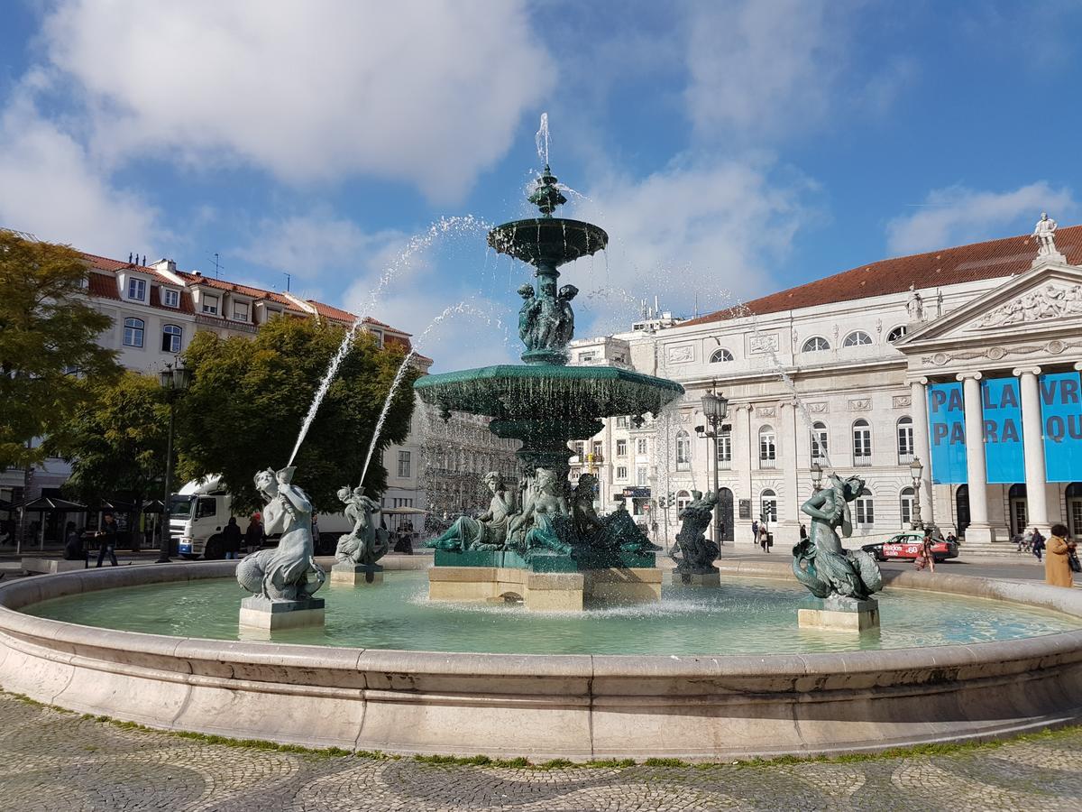 Urban Chic Apartment In The Heart Of Historic Lisbon Exterior photo